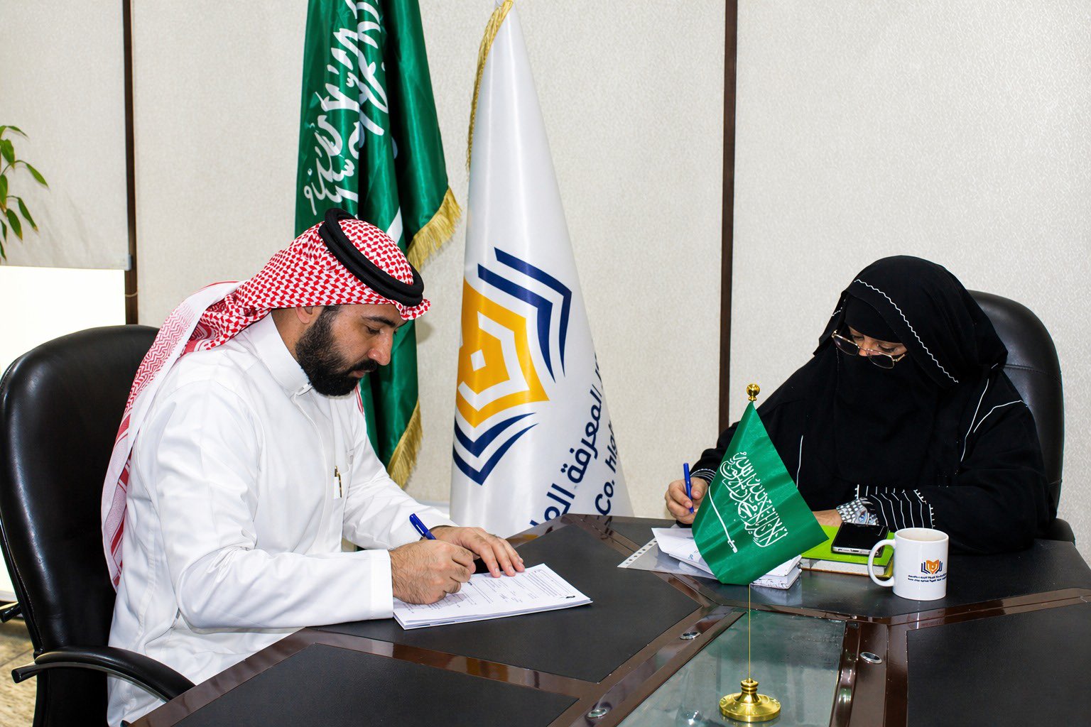 نقطة تحول ونور المعرفة تتعاونان لتعزيز فرص توظيف المكفوفين وضعاف البصر